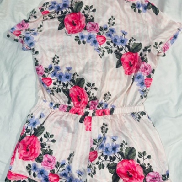 NWT Victoria’s Secret Floral Satin Shorts Romper Sleep Lrg MSRP $59.50 Coquette - Picture 2 of 4
